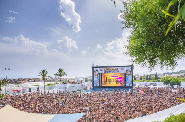 泼水节过后，一大波名媛又双叒叕齐聚泰国竟是为了… - 51虹马