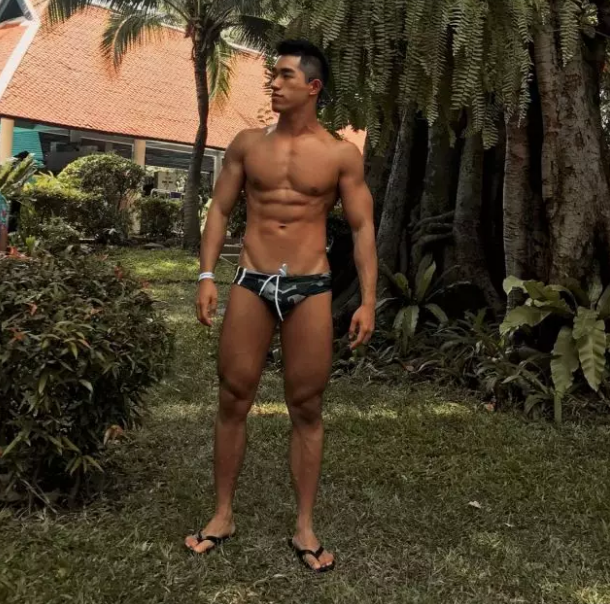 目的地酒吧的GOGO-BOY，沉醉在他的胸肌不能自拔 - 51虹马