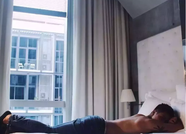 犬颜纯情筋肉小哥，除了照片还有视频！ - 51虹马