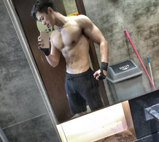 公狗腰男真空健身，只适合成年读者观看 - 51虹马