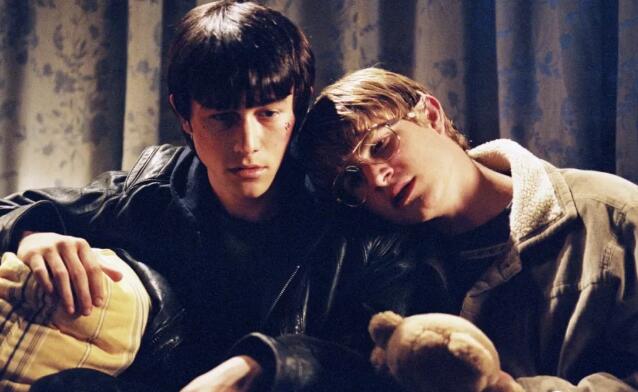 两位被球队教练强J的男孩成年后相遇，接受悲惨命运还是报复？-51虹马