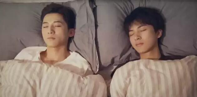 大陆校园故事，学霸和学渣，明明互相心里都有对方，可惜因为不敢面对，就只有错过-51虹马