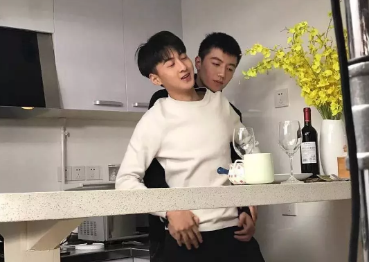 国产同性校园爱情微电影《青春若梦》-51虹马