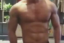 健身房偶遇八块腹肌公狗腰半裸健身，怎么办-51虹马