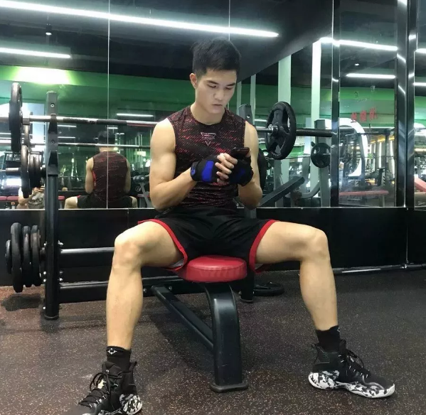 超过18的体育小哥哥，嫩到让人发怵 - 51虹马