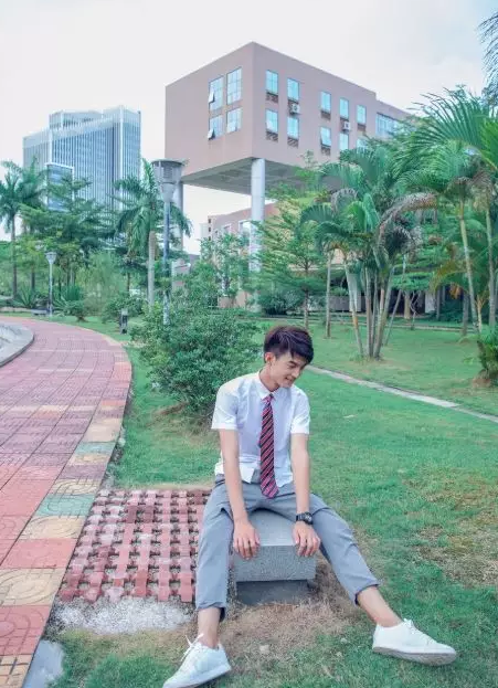 长腿老师撞脸陈晓纪凌尘，还有湿身诱惑超吸睛！ - 51虹马