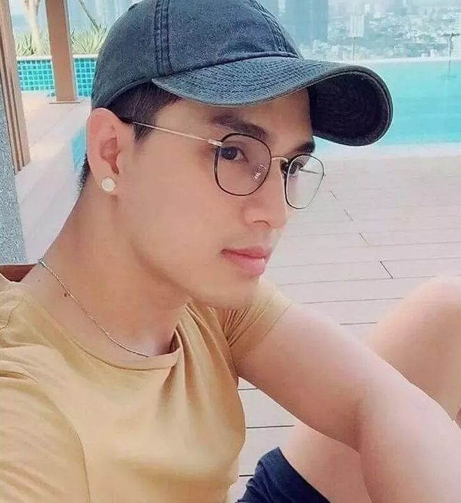 鲜肉男模脱得自然 乖巧盯当喵上线了！ - 51虹马