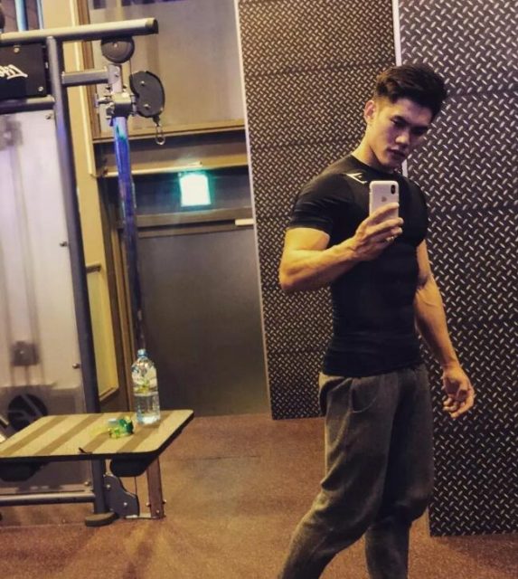 看点∣185.man货健体冠军“沖涼”照被疯传，天菜肌肉小将好“胸”！ - 51虹马