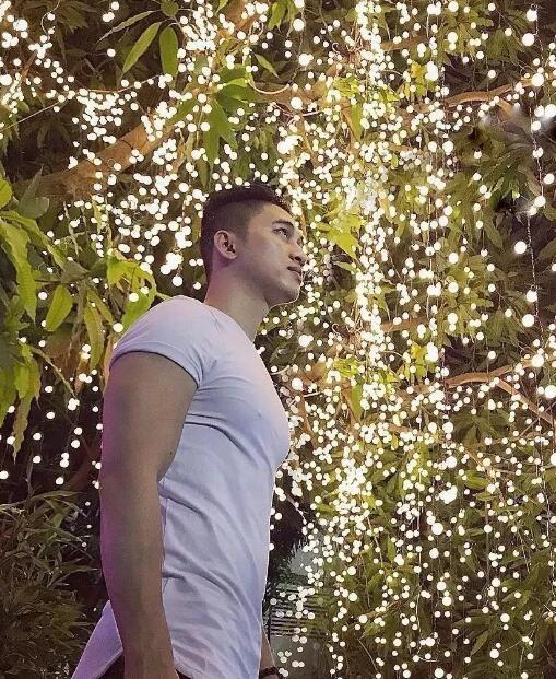 看点∣肌肉网红天菜泼水节大使,筋肉童颜加大胸肌,乱飙荷尔蒙的boy简直太犯规了! - 51虹马 看点∣肌肉网红天菜泼水节大使,筋肉童颜加大胸肌,乱飙荷尔蒙的boy简直太犯规了! - 51虹马