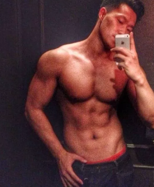 185的8块腹肌公狗腰东北爷们向云龙，了解一下 - 51虹马