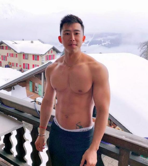 Gay的生活就是练好大胸翘臀，再去各地旅行？ - 51虹马