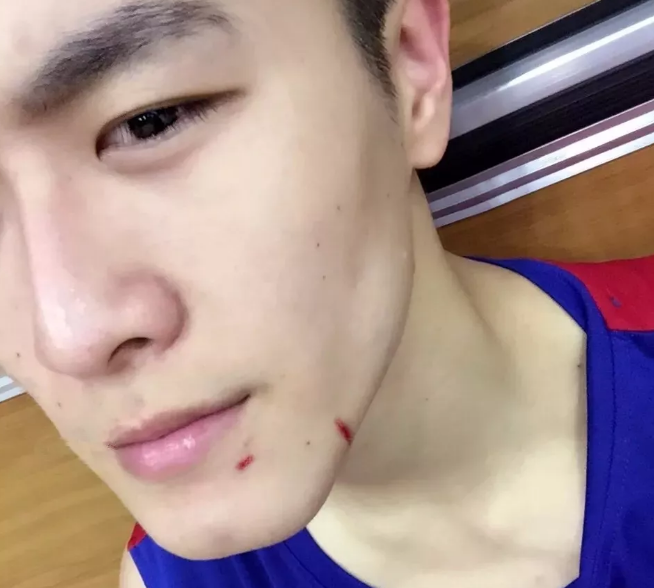 健身房偶遇小狼狗一枚，好看猛攻！ - 51虹马