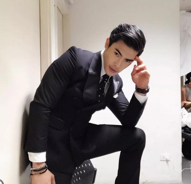 看点∣筋肉小哥的身材真的太sexxxxy了！面对这样的他没谁能不心动吧？ - 51虹马