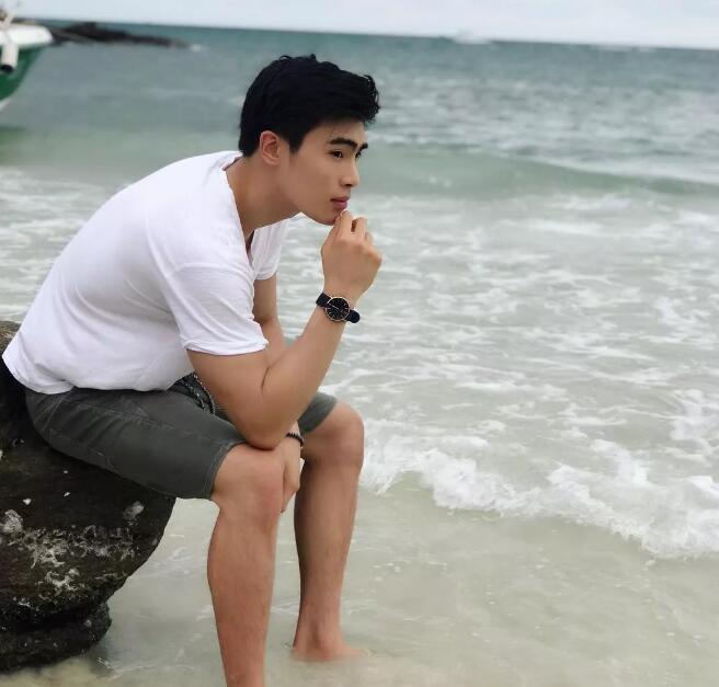 看点∣筋肉小哥的身材真的太sexxxxy了！面对这样的他没谁能不心动吧？ - 51虹马