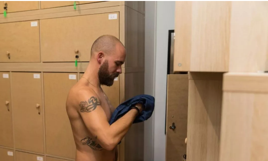 这家餐厅吃饭必须脱得光溜溜…… - 51虹马