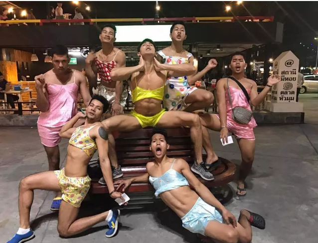 这家餐厅吃饭必须脱得光溜溜…… - 51虹马