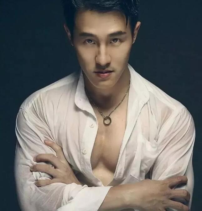 筋肉帅老师？ 别人口中：我的老师 - 51虹马