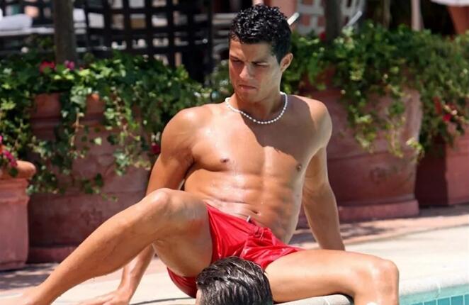 C罗闪耀世界杯!他曾和基友赤身相拥起反应! - 51虹马 C罗闪耀世界杯!他曾和基友赤身相拥起反应! - 51虹马