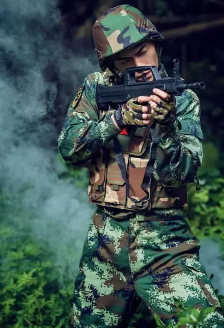 长腿老师撞脸陈晓纪凌尘，还有湿身诱惑超吸睛！ - 51虹马