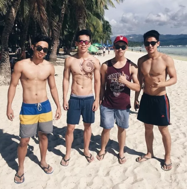 一脱成名的INS华裔网红模特，筋肉大胸边走边撩包很大！ - 51虹马