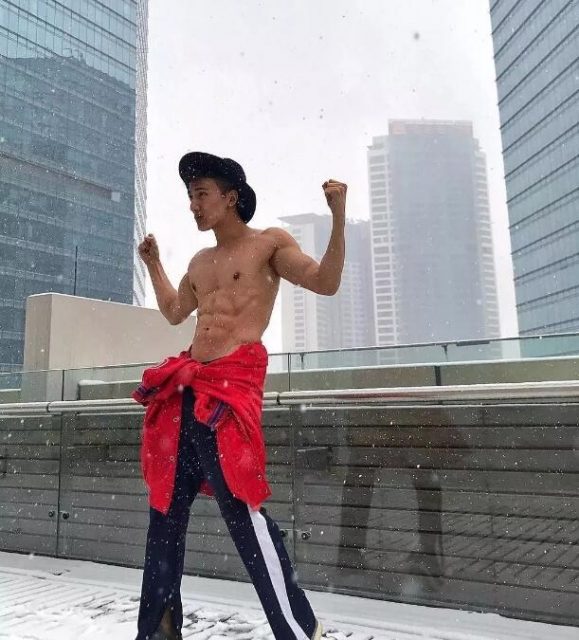 引众金主哄抢的189体育生，确实有点黑 - 51虹马