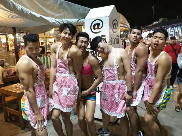 这家餐厅吃饭必须脱得光溜溜…… - 51虹马