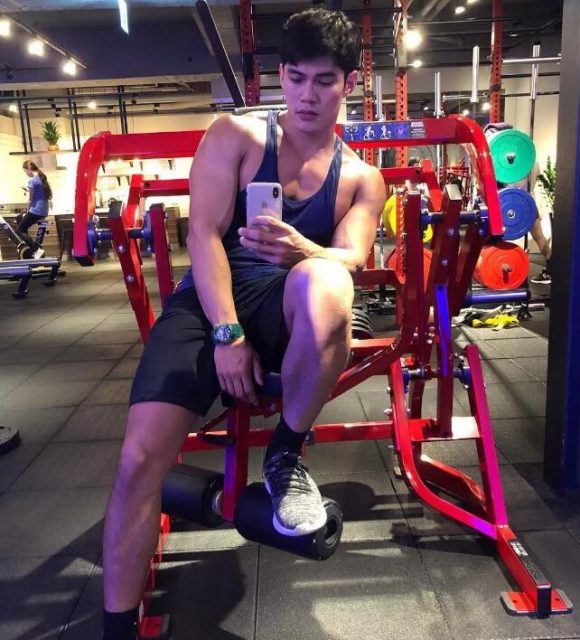 看点∣185.man货健体冠军“沖涼”照被疯传，天菜肌肉小将好“胸”！ - 51虹马