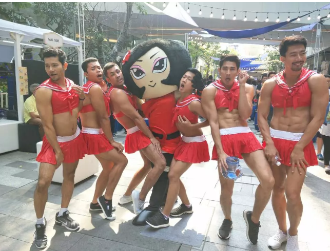 这家餐厅吃饭必须脱得光溜溜…… - 51虹马