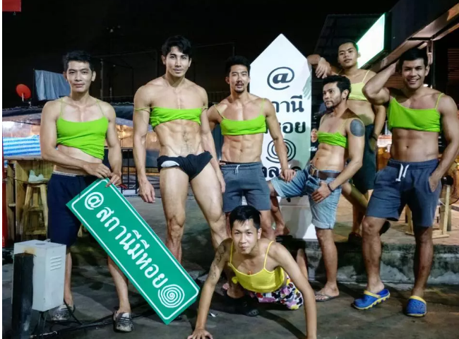 这家餐厅吃饭必须脱得光溜溜…… - 51虹马