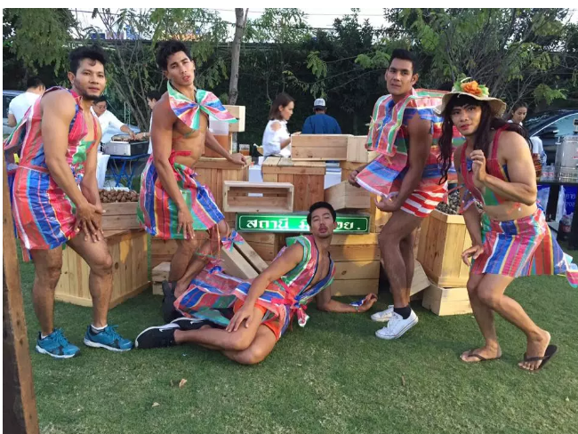 这家餐厅吃饭必须脱得光溜溜…… - 51虹马