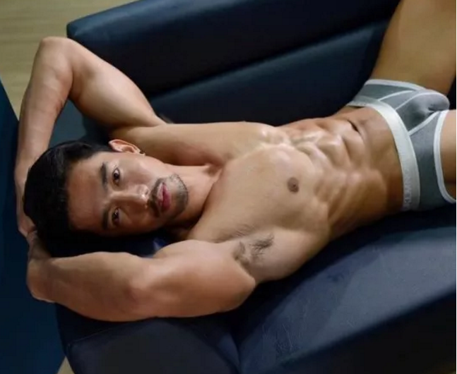 这家餐厅吃饭必须脱得光溜溜…… - 51虹马