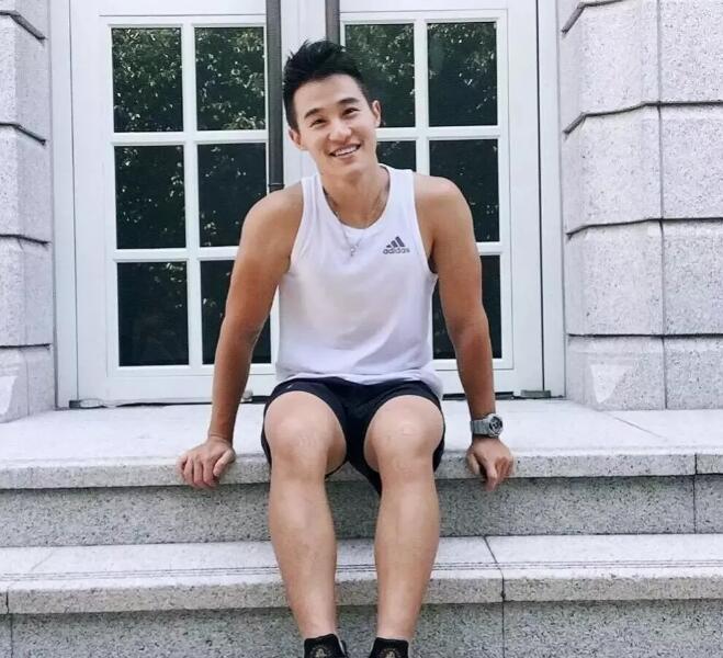 筋肉帅老师？ 别人口中：我的老师 - 51虹马