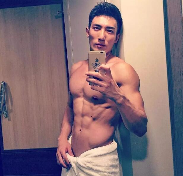 引众金主哄抢的189体育生，确实有点黑 - 51虹马