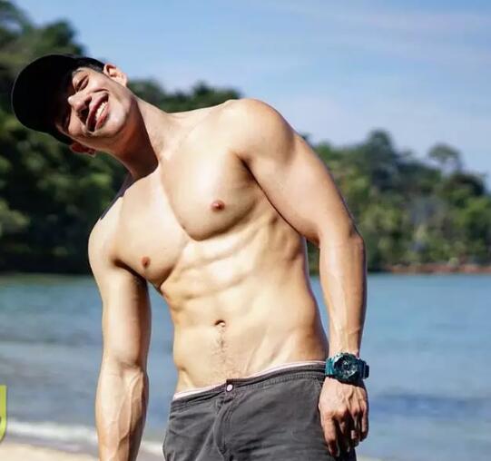 好惨！包很大网红被怼太像悲伤蛙，拍羞耻广告自证清白？ - 51虹马