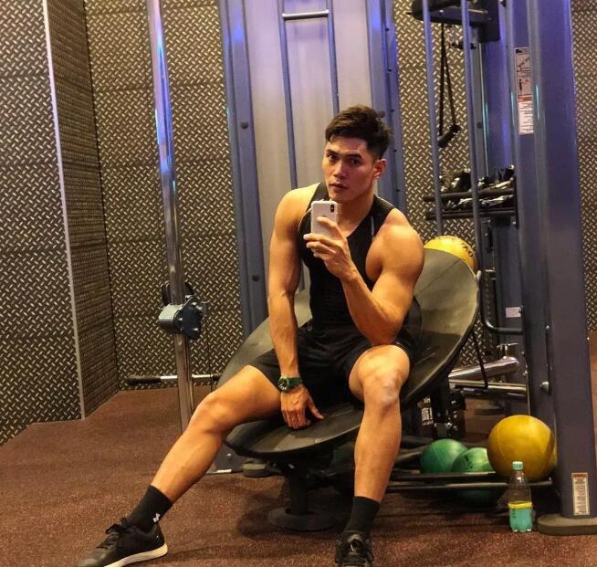 看点∣185.man货健体冠军“沖涼”照被疯传，天菜肌肉小将好“胸”！ - 51虹马