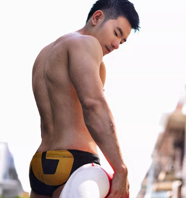 男主从“通吃”变成了Gay,到底经历了什么?从“咸湿”到“唯美”巨大转变 - 51虹马 男主从“通吃”变成了Gay,到底经历了什么?从“咸湿”到“唯美”巨大转变 - 51虹马