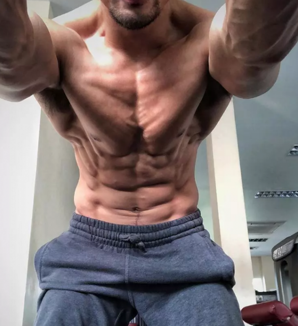 这家餐厅吃饭必须脱得光溜溜…… - 51虹马