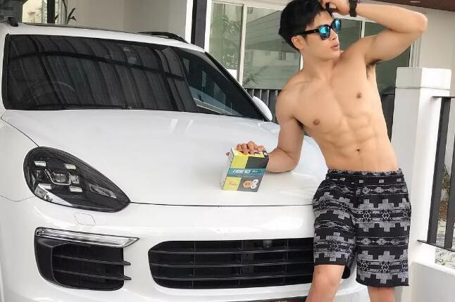 看点∣筋肉小哥的身材真的太sexxxxy了！面对这样的他没谁能不心动吧？ - 51虹马