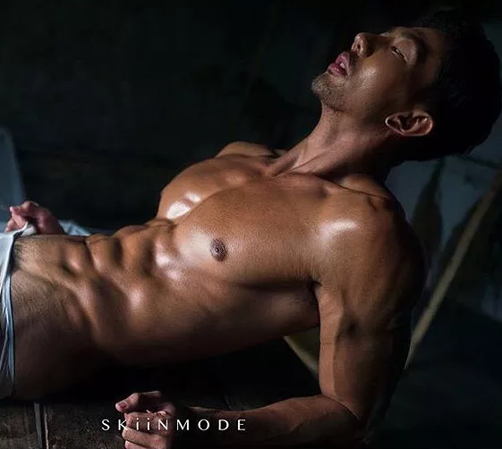 这家餐厅吃饭必须脱得光溜溜…… - 51虹马