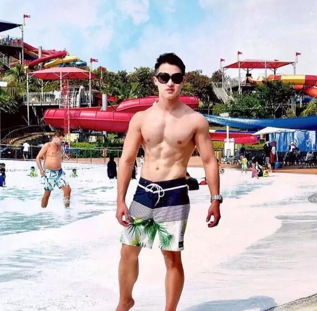 筋肉帅老师？ 别人口中：我的老师 - 51虹马