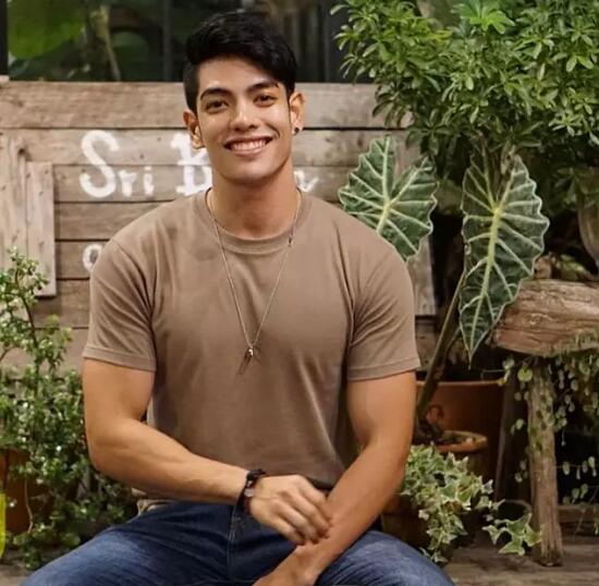 好惨！包很大网红被怼太像悲伤蛙，拍羞耻广告自证清白？ - 51虹马