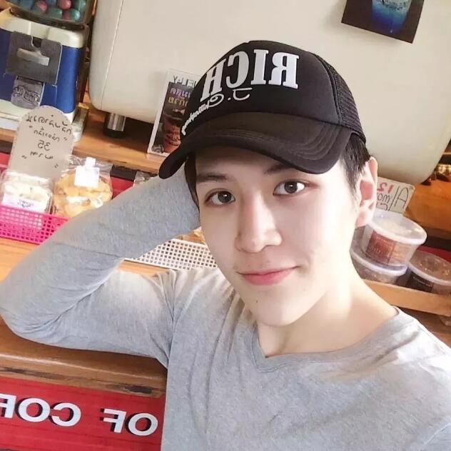 看点∣白嫩男模逆天胸肌还有沟,没有石更汉脸,也能男友力爆棚! - 51虹马 看点∣白嫩男模逆天胸肌还有沟,没有石更汉脸,也能男友力爆棚! - 51虹马