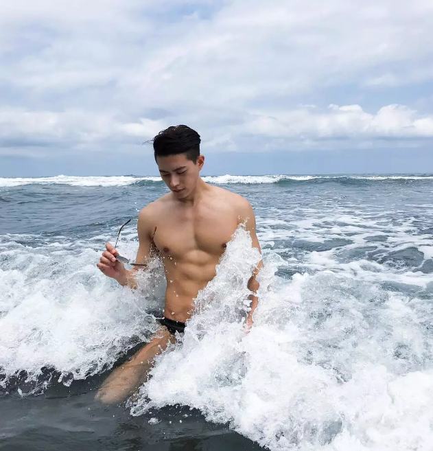 内裤太小？沐浴照来袭，你押大还是押小？ - 51虹马