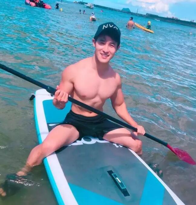 筋肉帅老师？ 别人口中：我的老师 - 51虹马