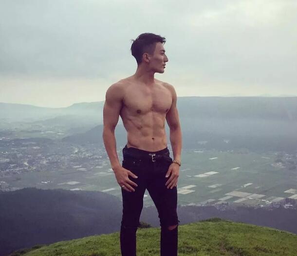 引众金主哄抢的189体育生，确实有点黑 - 51虹马