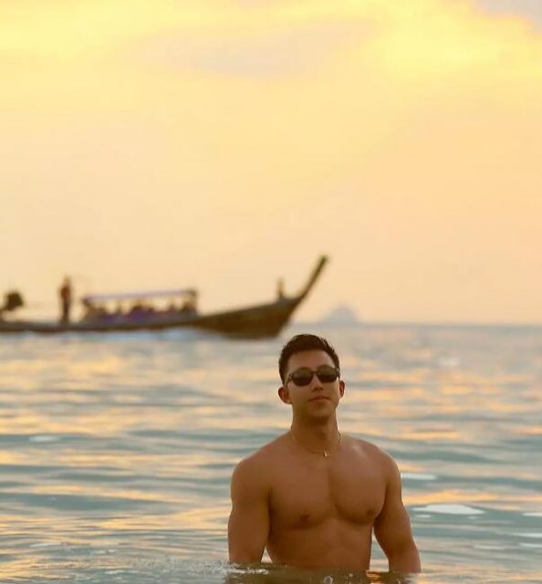 Gay的生活就是练好大胸翘臀，再去各地旅行？ - 51虹马