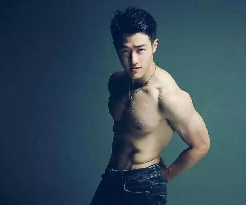 筋肉帅老师？ 别人口中：我的老师 - 51虹马