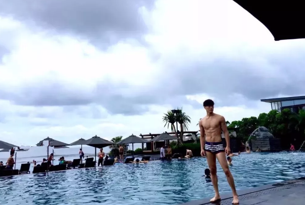 健身房偶遇小狼狗一枚,好看猛攻! - 51虹马 健身房偶遇小狼狗一枚,好看猛攻! - 51虹马