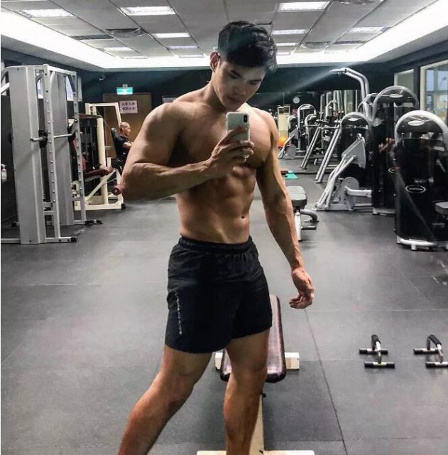 看点∣185.man货健体冠军“沖涼”照被疯传，天菜肌肉小将好“胸”！ - 51虹马