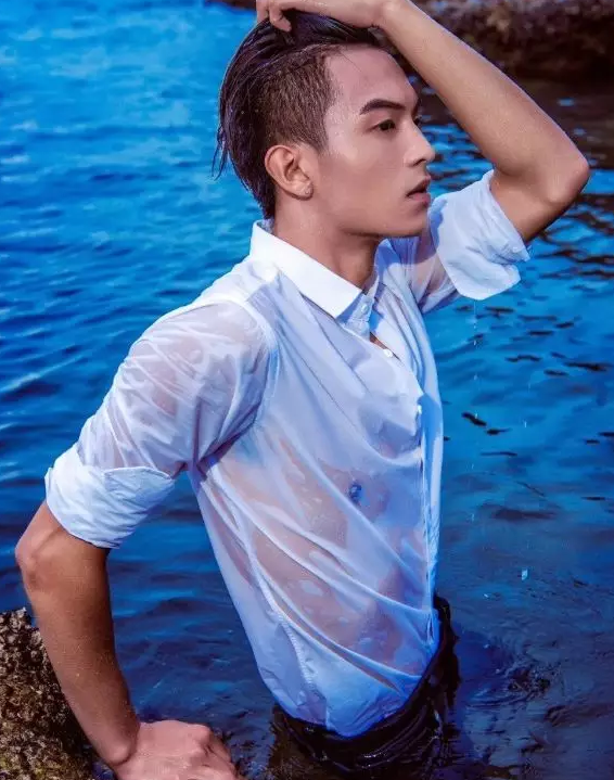 长腿老师撞脸陈晓纪凌尘，还有湿身诱惑超吸睛！ - 51虹马